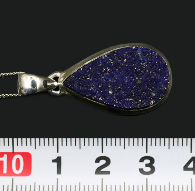 あのファラオのマスクにも使われた神秘的で貴重な石、ラピスラズリ(Lapis lazuli)を使ったペンダントトップ。高品位で知られるアフガン産を使用(その6)