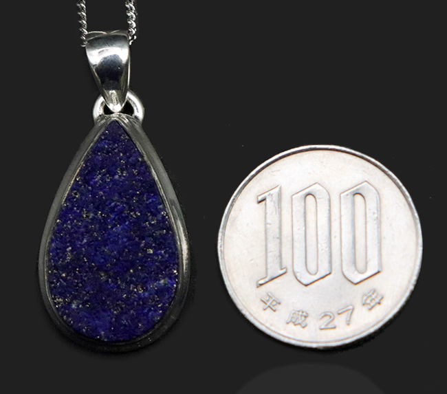 あのファラオのマスクにも使われた神秘的で貴重な石、ラピスラズリ(Lapis lazuli)を使ったペンダントトップ。高品位で知られるアフガン産を使用(その7)