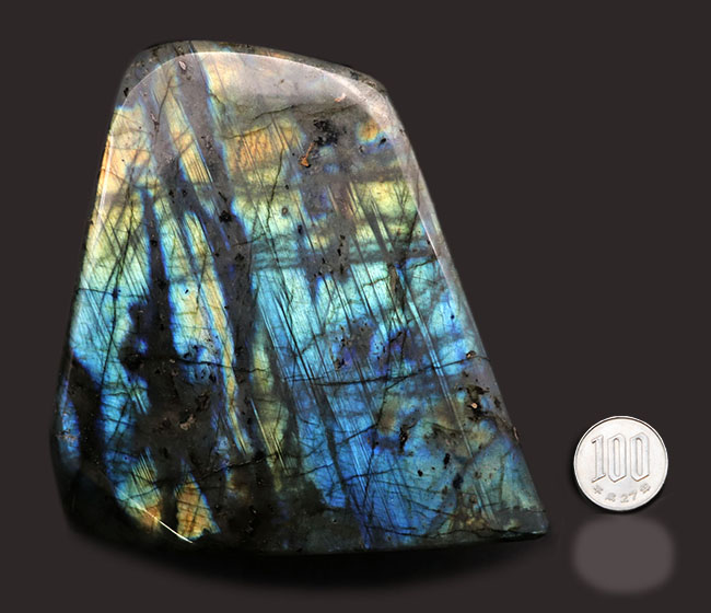 10センチ四方、625グラムのメガサイズ!かつ抜群の遊色を備えたラブラドライト(Labradorite)の厳選品。両面異なるカラーが楽しめる!(その11)