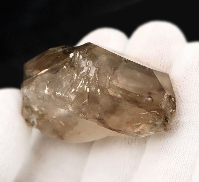 永遠に溶けない氷……成長速度の異なる、複数の結晶が渾然一体となった、見るほどに味わい深いスモーキークォーツ（Smoky  Quartz）（その3）