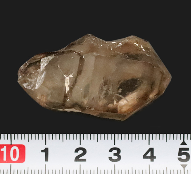 永遠に溶けない氷……成長速度の異なる、複数の結晶が渾然一体となった、見るほどに味わい深いスモーキークォーツ（Smoky  Quartz）（その6）