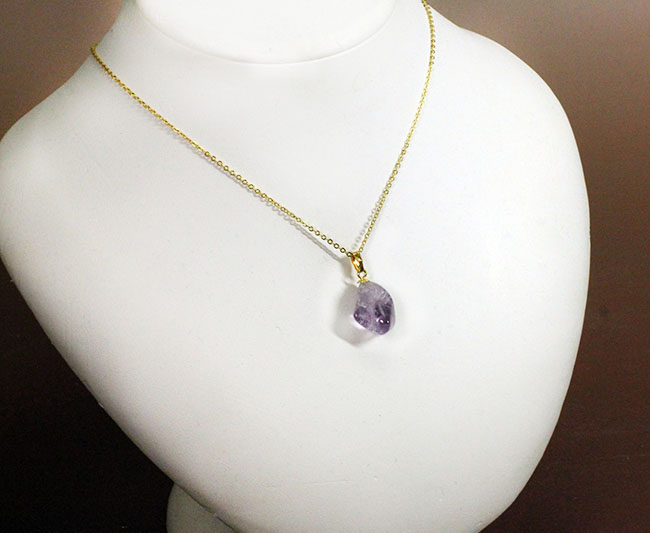 宝石として名高いアメシスト（Amethyst）の原石。紫水晶。（キーチェーン、高級ジュエリーケース付）（その2）
