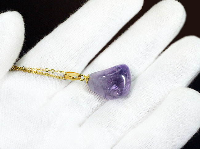 宝石として名高いアメシスト(Amethyst)の原石。紫水晶。(キーチェーン、高級ジュエリーケース付)(その3)