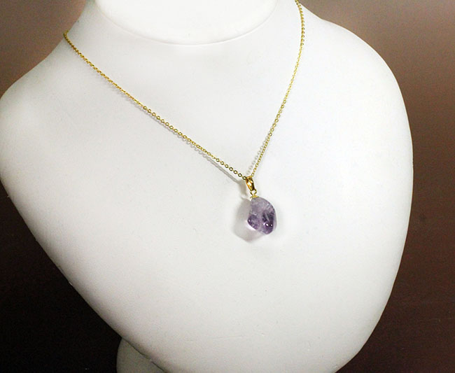 宝石として名高いアメシスト(Amethyst)の原石。紫水晶。(キーチェーン、高級ジュエリーケース付)(その5)