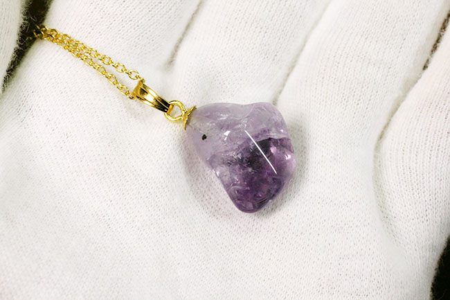 宝石として名高いアメシスト(Amethyst)の原石。紫水晶。(キーチェーン、高級ジュエリーケース付)(その6)