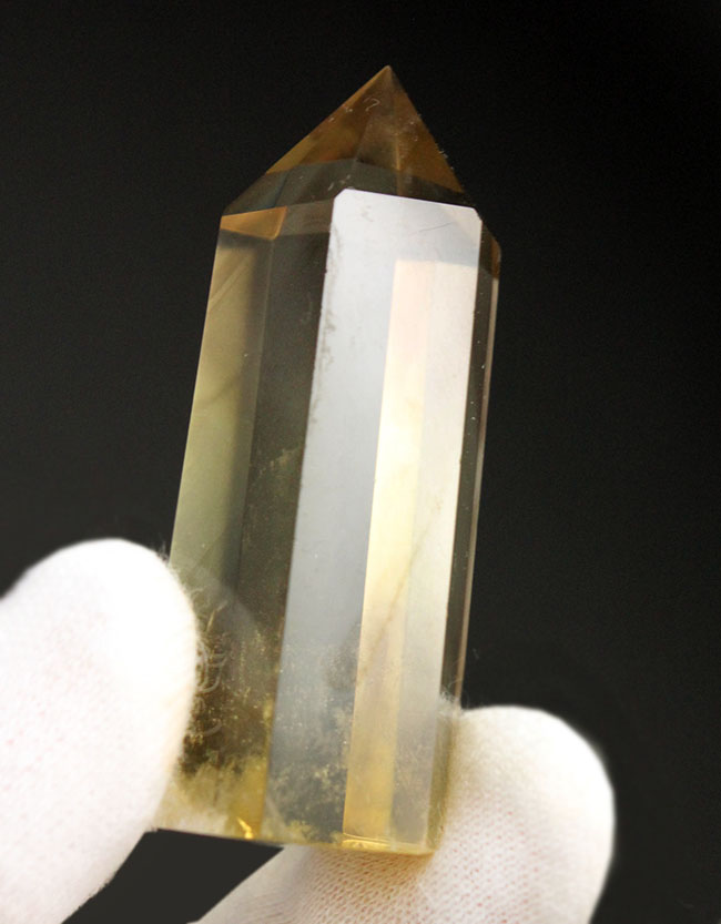 ナチュラルな黄色を呈するブラジル産の天然シトリン(黄水晶)(その1)