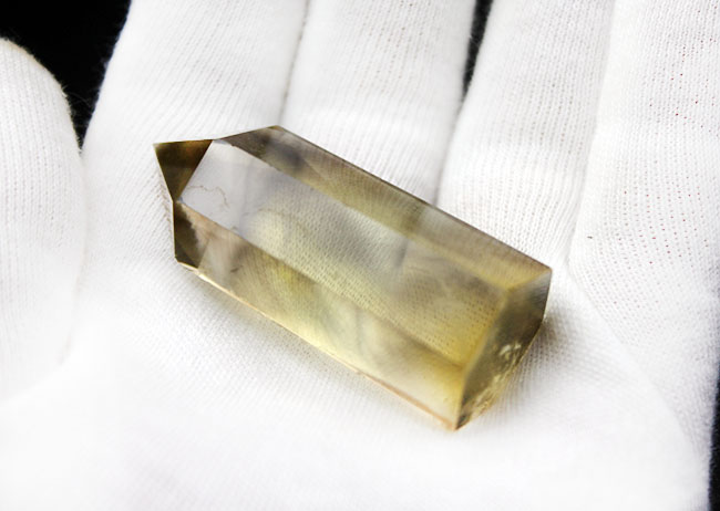 ナチュラルな黄色を呈するブラジル産の天然シトリン(黄水晶)(その2)