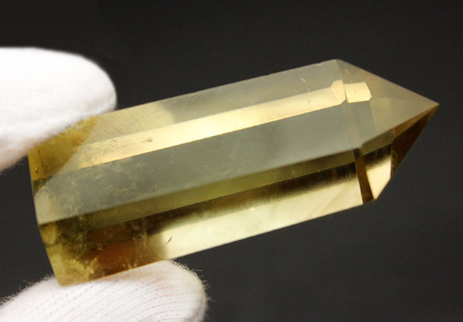 ナチュラルな黄色を呈するブラジル産の天然シトリン(黄水晶)(その3)