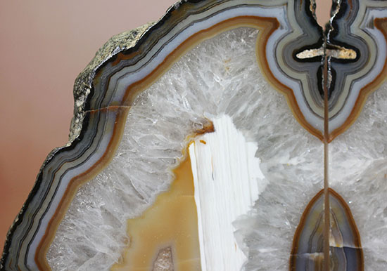 ボールをカットした美しいブラジル産メノウ(Agate)(その11)