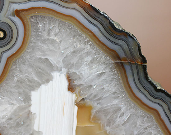 ボールをカットした美しいブラジル産メノウ(Agate)(その12)