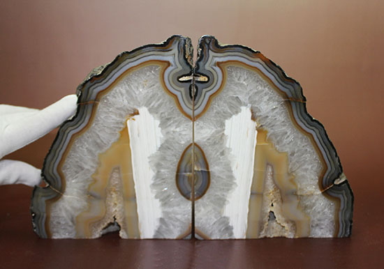ボールをカットした美しいブラジル産メノウ(Agate)(その14)