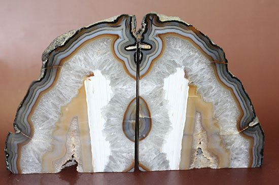 ボールをカットした美しいブラジル産メノウ(Agate)(その16)
