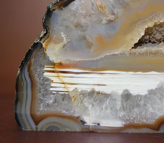 ボールをカットした美しいブラジル産メノウ(Agate)(その17)
