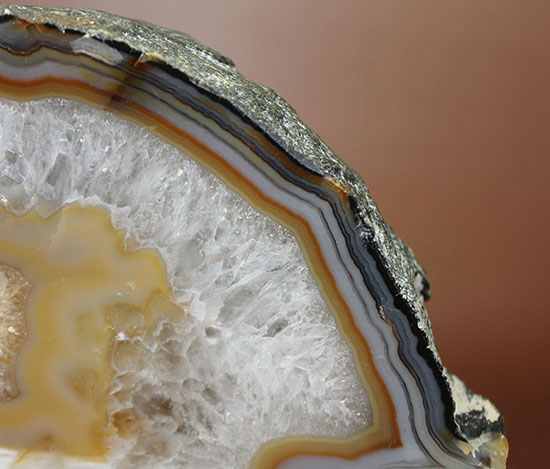 ボールをカットした美しいブラジル産メノウ(Agate)（その19）