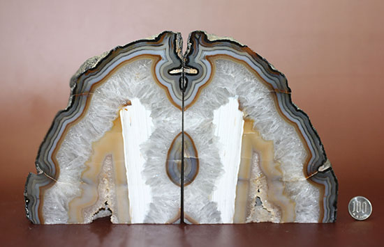 ボールをカットした美しいブラジル産メノウ(Agate)(その20)
