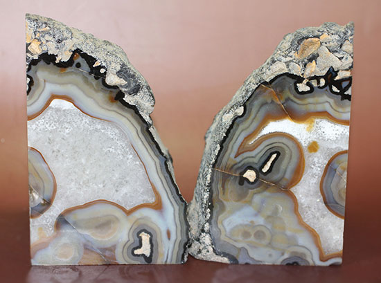 ボールをカットした美しいブラジル産メノウ(Agate)(その3)