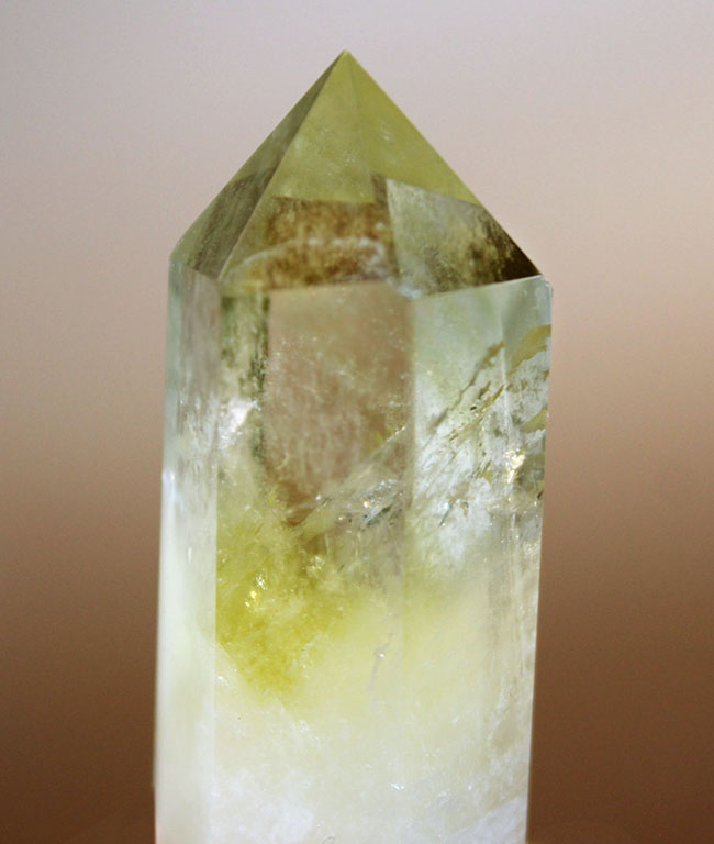 淡いイエローが人気の鉱物、ブラジル産の天然シトリン（黄水晶）（その1）