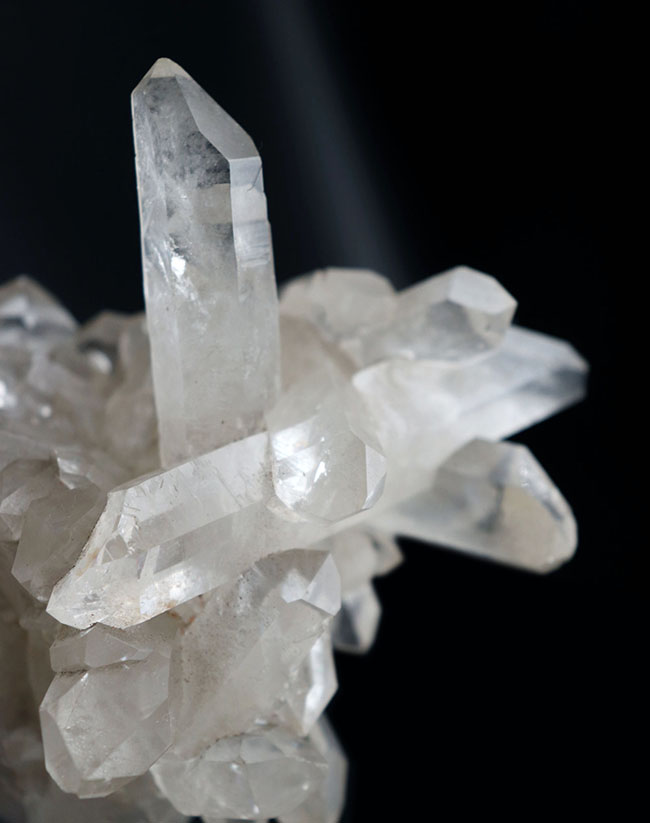 １００％ナチュラル！７００グラムに迫る水晶の結晶。無色透明の純粋なロッククリスタル（その3）