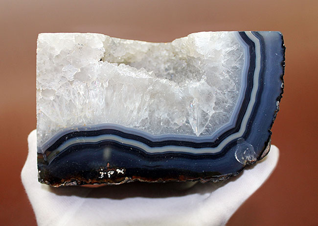 「青色」と一言で呼ばないで？！レーシーなグラデーションブルーが全面を覆う、鉱物メノウ標本（Agate）（その13）