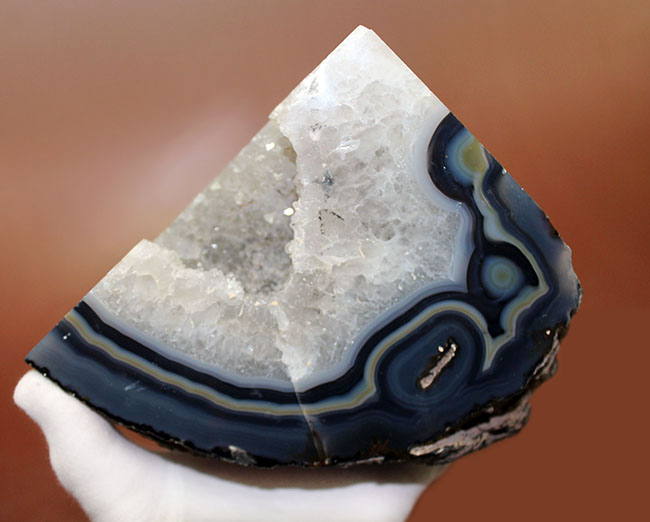 「青色」と一言で呼ばないで？！レーシーなグラデーションブルーが全面を覆う、鉱物メノウ標本（Agate）（その14）