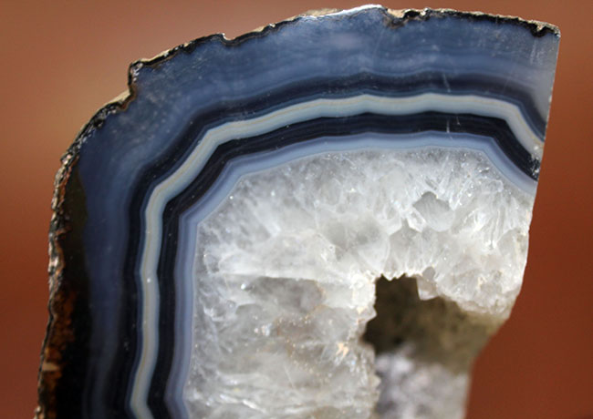 「青色」と一言で呼ばないで？！レーシーなグラデーションブルーが全面を覆う、鉱物メノウ標本（Agate）（その6）