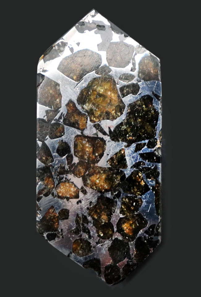 これぞ贅沢！デカい！分厚い！美しい！最厚部１３ミリの分厚く大きな個体！隕石コレクター憧れの、石鉄隕石（パラサイト）、セイムチャン（Seymchan）の塊標本（その1）