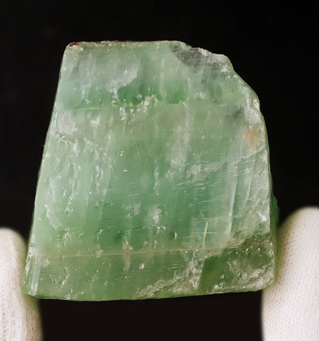 和名の「ホタルの石」の名が示すように、紫外線があたるとわずかに蛍光性を示す、美しい鉱石、フローライト（Fluorite）（その4）