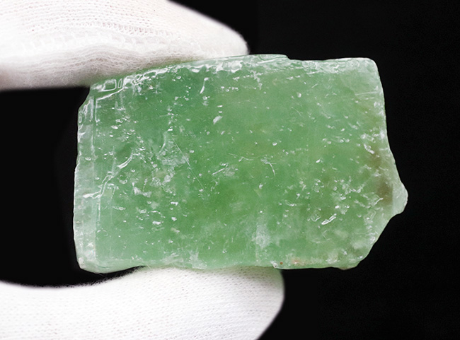 和名の「ホタルの石」の名が示すように、紫外線があたるとわずかに蛍光性を示す、美しい鉱石、フローライト（Fluorite）（その6）
