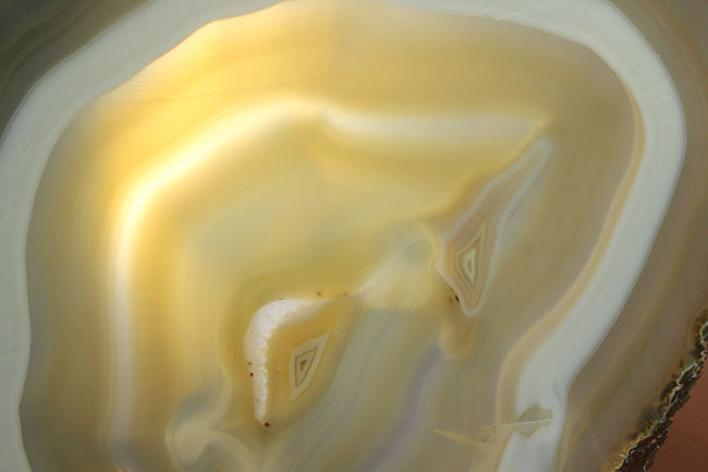 透明度の違いが生み出す幻想的風景。３０センチに迫る特大サイズ！ブラジル産メノウ（Agate）（その10）