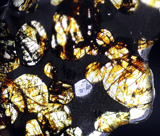 あのパラサイト隕石がリーズナブルなプライスで手に入るチャンス！２０１６年に発見された新しいパラサイト隕石、ケニヤ産パラサイト隕石（本体防錆処理済み）（その2）