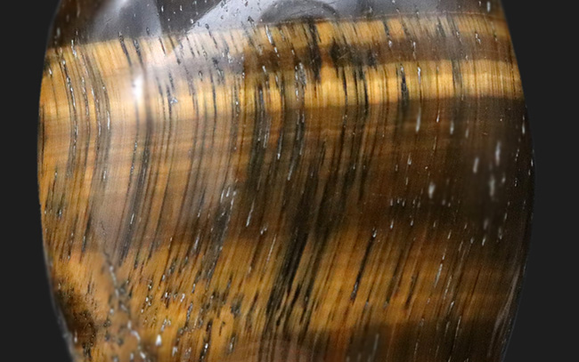高品位で知られる南アフリカ共和国産の、タイガーズアイ(Tiger's eye)のカボション(その2)