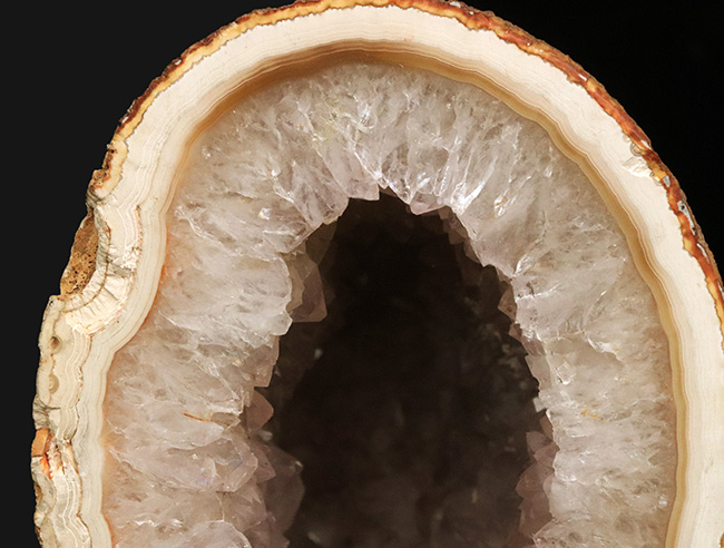 いかにも典型的なジオード(晶洞)!1kg超えのビッグサイズのジオード(Geode)サービスプライスにてご提供。(その2)