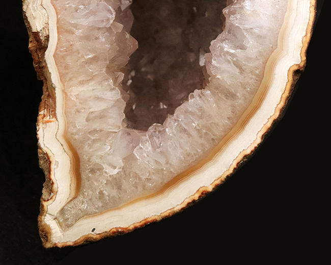 いかにも典型的なジオード（晶洞）！1kg超えのビッグサイズのジオード