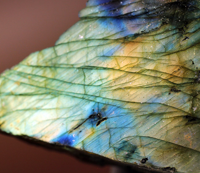 遊色効果で人気の鉱物、ラブラドライト(Labradorite)。シャンパンゴールドとブルー。(その3)