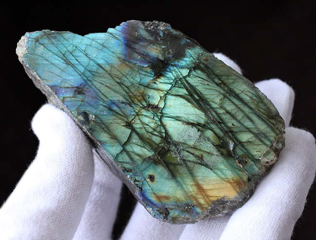 遊色効果で人気の鉱物、ラブラドライト(Labradorite)。シャンパンゴールドとブルー。(その9)