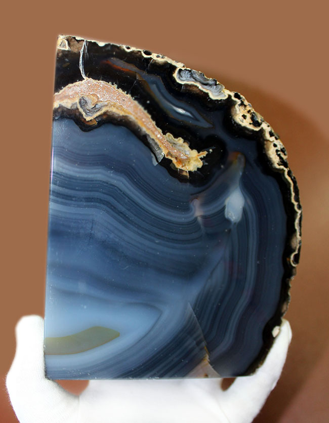 全体がブルーに染まったメノウ(Agate)。ブックエンドとしても利用可。(その6)