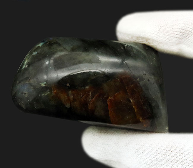 発色良し!ブルーとシャンパンゴールドのグラデーションが美しい!マダガスカル産のラブラドライト(Labradorite)の厳選標本(その6)