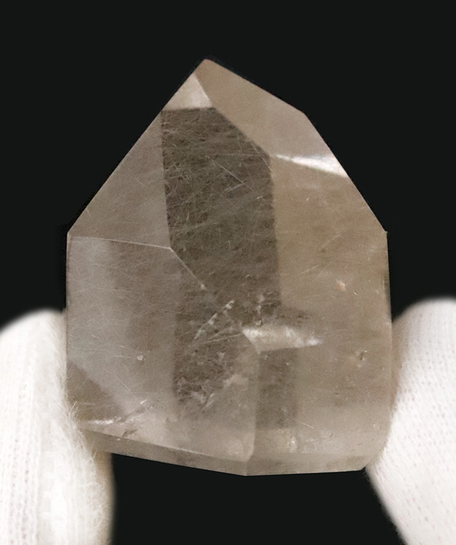 非常に緻密な毛のような針状結晶が高密度に見られる、「天使の髪の毛」ことルチルクォーツ（Rutilated Quartz）（その2）