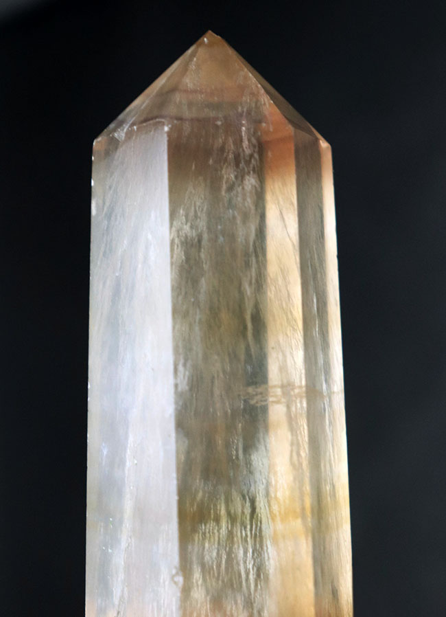 高さ82ミリの大結晶!ビッグサイズのイエローフローライト(Fluorite・蛍石)。透明度も高く自然な味わい(その2)