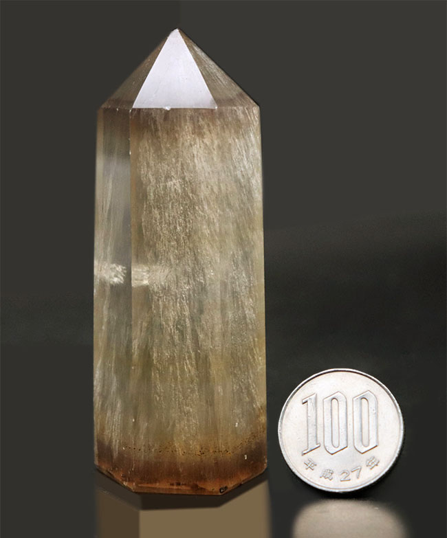 高さ82ミリの大結晶！ビッグサイズのイエローフローライト（Fluorite