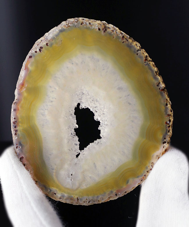 典型的な晶洞、ブラジル産の縞メノウ（Agate）（その2）
