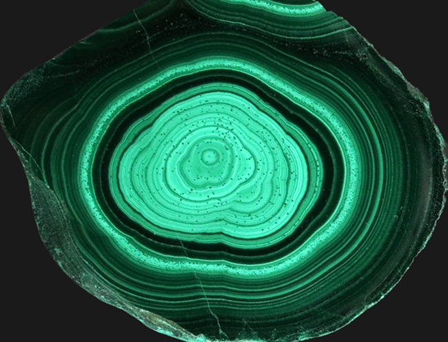まるで孔雀の羽の模様のよう!高品位のコンゴ産のマラカイト(Malachite・孔雀石)、職人の手による研磨!(その7)