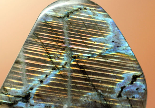 非常に珍しいピンクを呈するラブラドライト(Labradorite)。両面面白い。(その6)