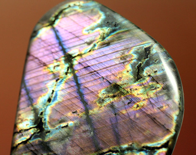 非常に珍しいピンクを呈するラブラドライト(Labradorite)。両面面白い。(その8)