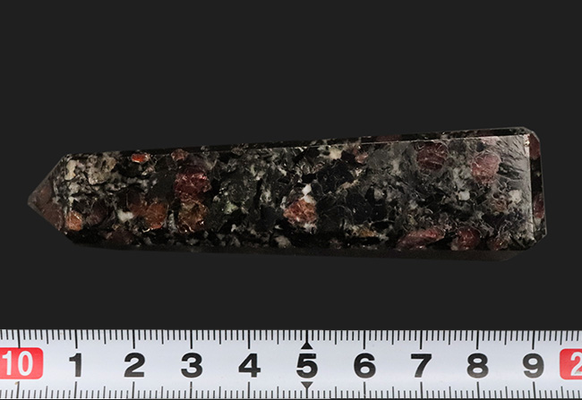 電気石ことブラックトルマリン(Black tourmalin)に宝石、ガーネット(Garnet)が入った、高級感あふれるオベリスク型のタワー標本(その11)