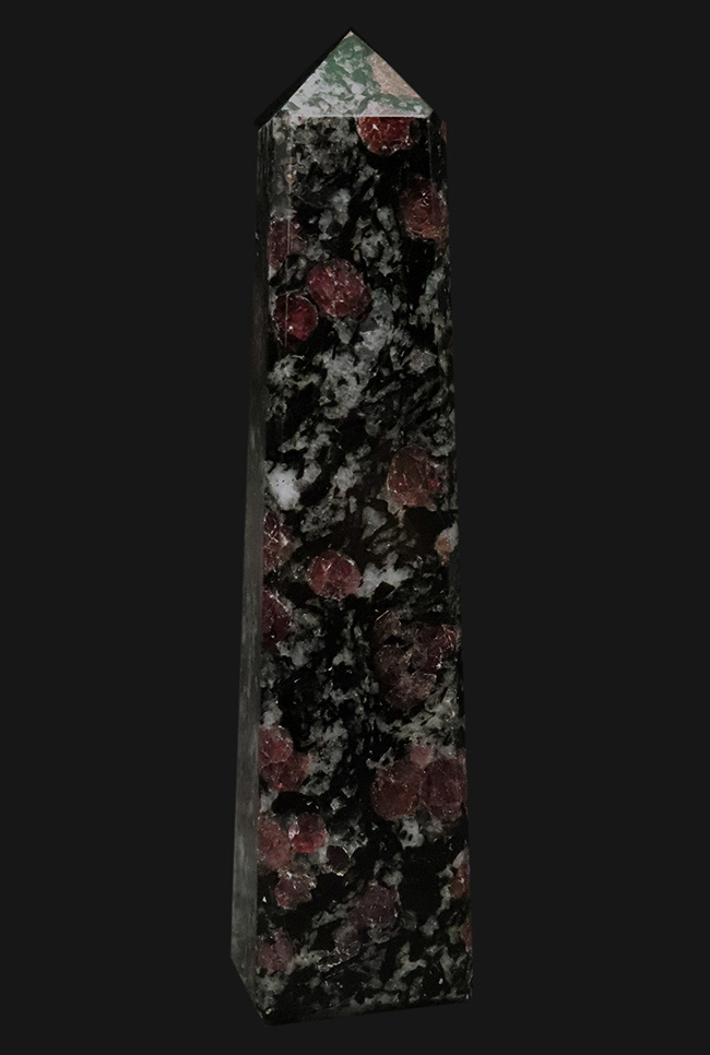 電気石ことブラックトルマリン(Black tourmalin)に宝石、ガーネット(Garnet)が入った、高級感あふれるオベリスク型のタワー標本(その9)