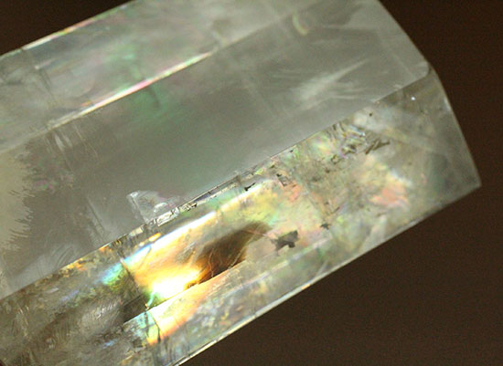 虹色の干渉色が楽しめます！方解石の大きな結晶。（その11）
