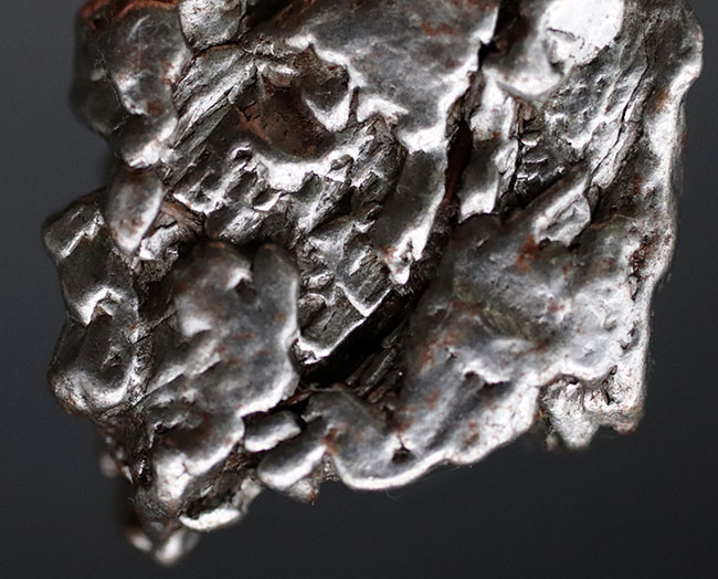 最も有名な鉄隕石の一つ、カンポ・デル・シエロ。９２％以上が鉄、残りはニッケル等で構成された１００％金属からなる隕石（その4）