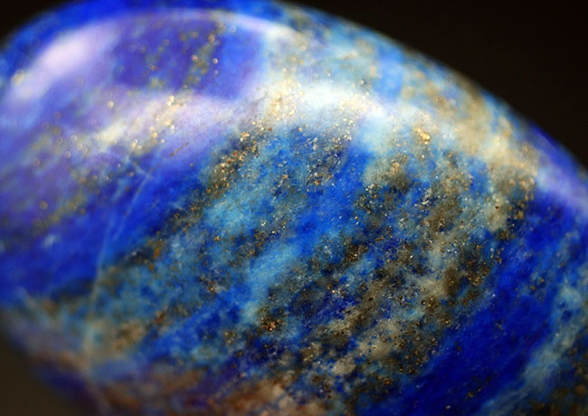 世界的産地、アフガニスタンで採集された、瑠璃色に輝く天然ラピスラズリ(Lapis lazuli)のカボション(磨き石)(その7)
