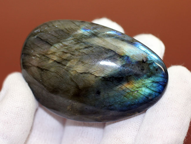 猛烈に濃いブルーを呈する、上質なラブラドライト(Labradorite)のカボション(その5)